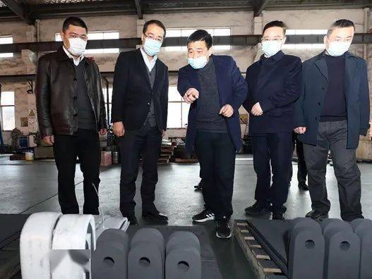 察村情 解民意 促发展——县委书记鲁霞光到马金镇开展走访调研碳素制品企业